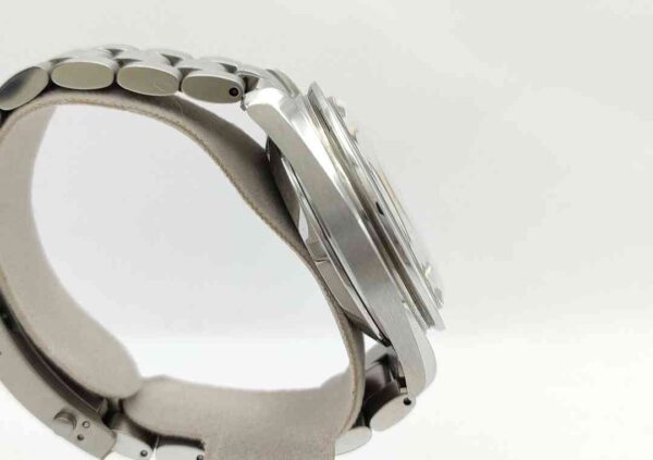 11845 - Omega - 3570.31 (Limited) - pre-owned conditions with MINOR signs of usage - Card & Box - Image 3