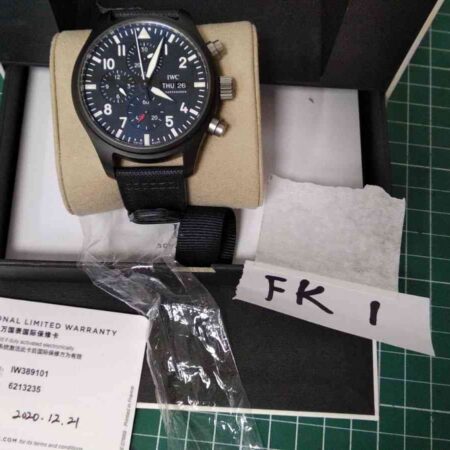 11842 - IWC - IW389101 - pre-owned conditions with MINOR signs of usage - Card & Box