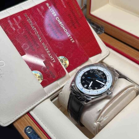 11902 - Omega - 522.32.40.20.01.001 - pre-owned conditions with MINOR signs of usage - Card & Box