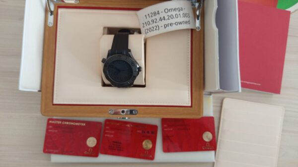 11284 - Omega 210.92.44.20.01.003 (2022) - pre-owned conditions with MINOR signs of usage - Card & Box - Image 5