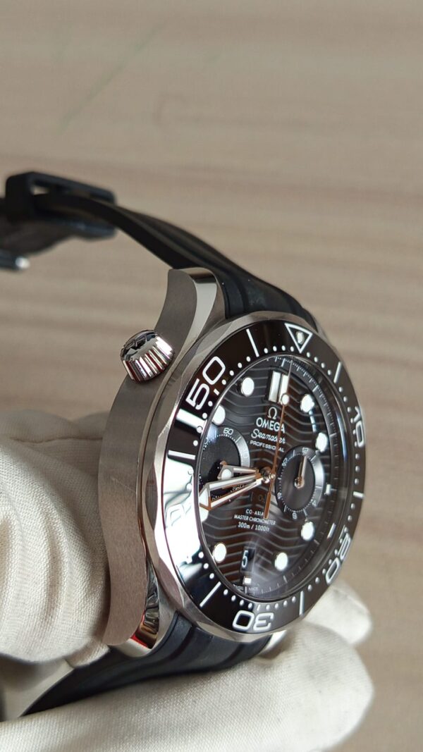 11264 - Omega - 210.32.44.51.01.001 - pre-owned conditions with MINOR signs of usage - With Card (2022) - Image 12