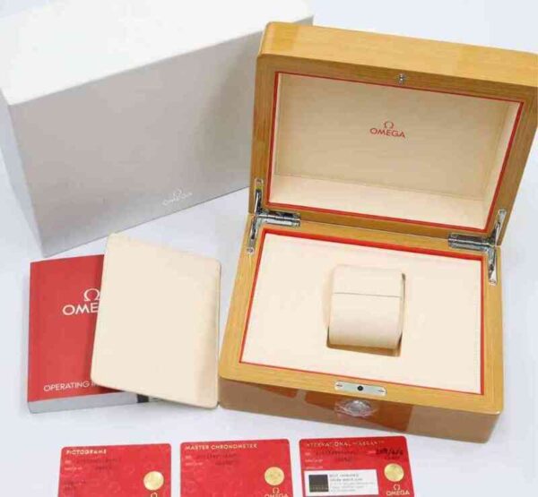 11256 - Omega - 215.33.46.51.01.001 - pre-owned conditions with MINOR signs of usage - Card & Box - Image 3