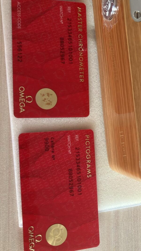 11256 - Omega - 215.33.46.51.01.001 - pre-owned conditions with MINOR signs of usage - Card & Box - Image 4