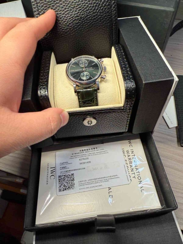 11899 - IWC - IW391405 - pre-owned conditions with MINOR signs of usage - Card & Box