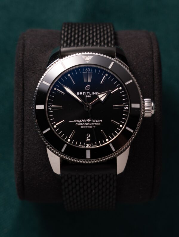 11042 - Breitling AB2030 - pre-owned conditions with MINOR signs of usage - With Card