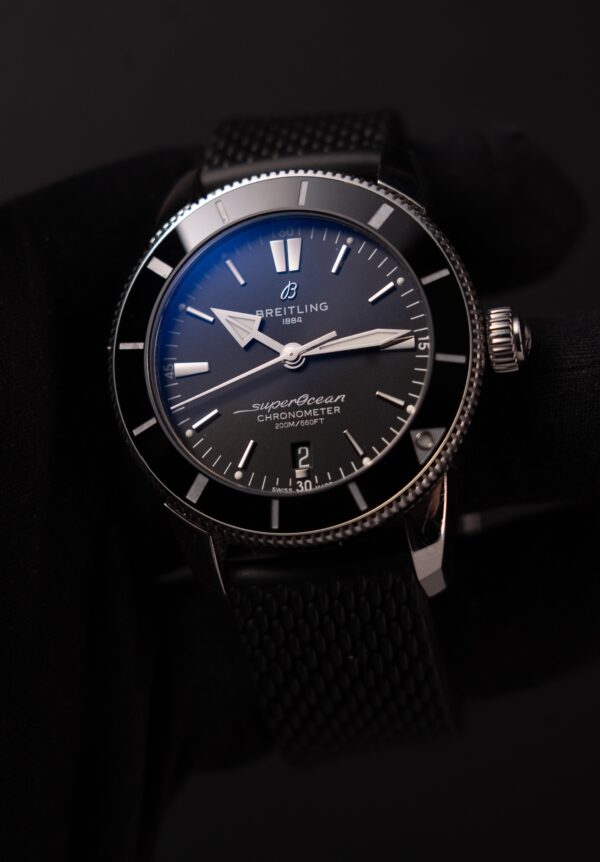 11042 - Breitling AB2030 - pre-owned conditions with MINOR signs of usage - With Card - Image 2