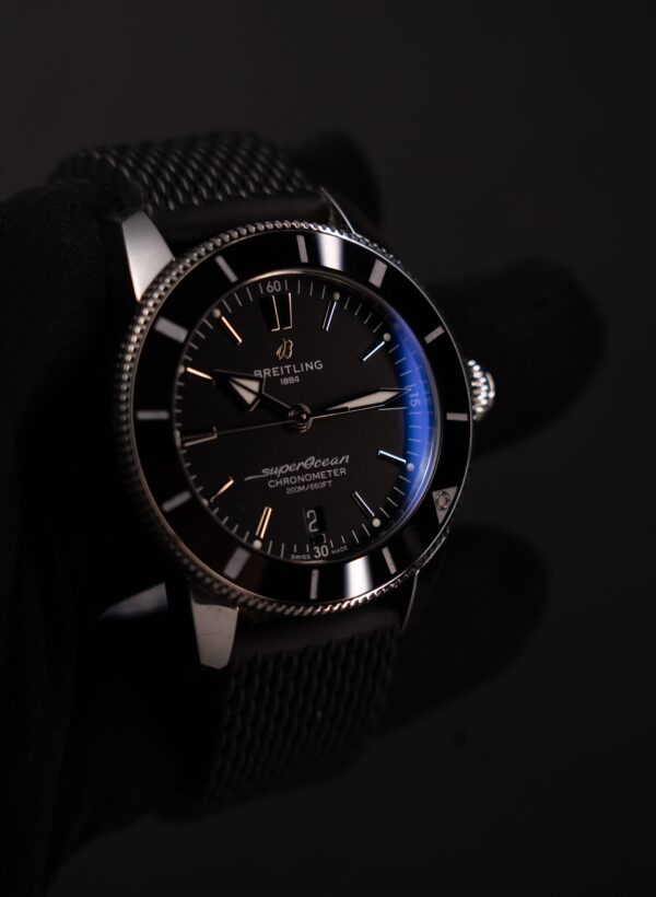 11042 - Breitling AB2030 - pre-owned conditions with MINOR signs of usage - With Card - Image 3