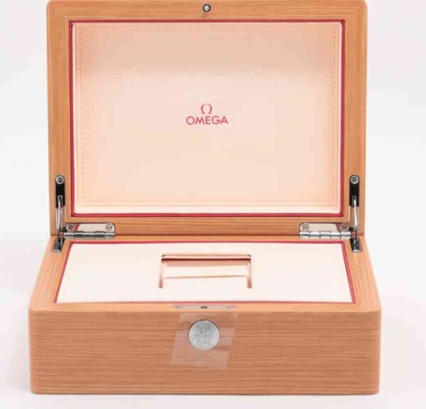 11787 - Omega - 220.12.38.20.02.001 - pre-owned conditions with MINOR signs of usage - With Card - Image 3