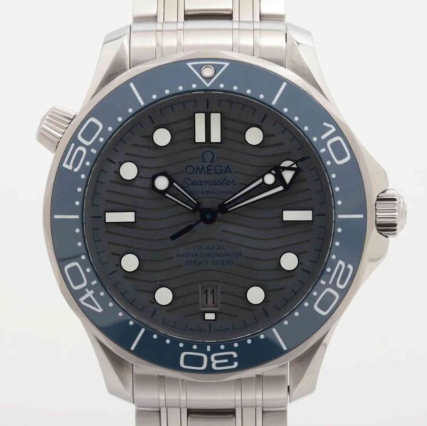 11786 - Omega - 210.30.42.20.06.001 - pre-owned conditions with MINOR signs of usage - Card & Box