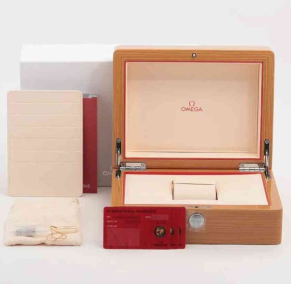 11786 - Omega - 210.30.42.20.06.001 - pre-owned conditions with MINOR signs of usage - Card & Box - Image 4