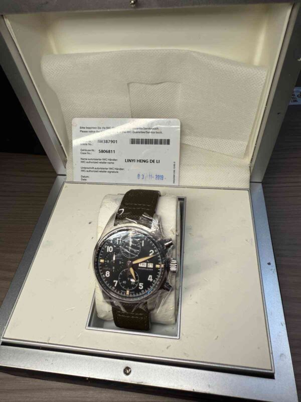 11892 - IWC - IW387901 - pre-owned conditions with MINOR signs of usage - Card & Box