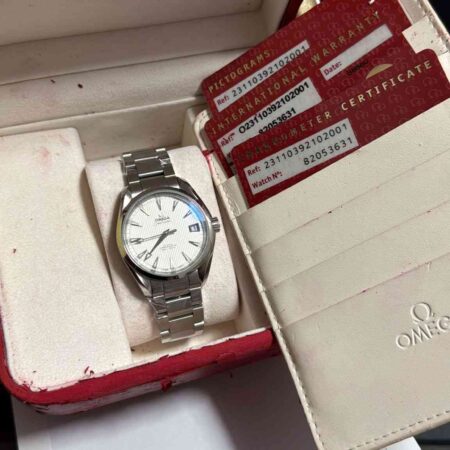 11905 - Omega - 231.10.39.21.02.001 - pre-owned conditions with MINOR signs of usage - Card & Box