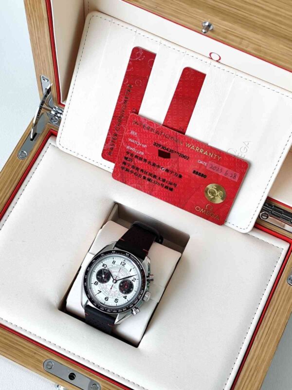 11928 - Omega - 329.32.43.51.02.001 - pre-owned conditions with MINOR signs of usage - Card & Box