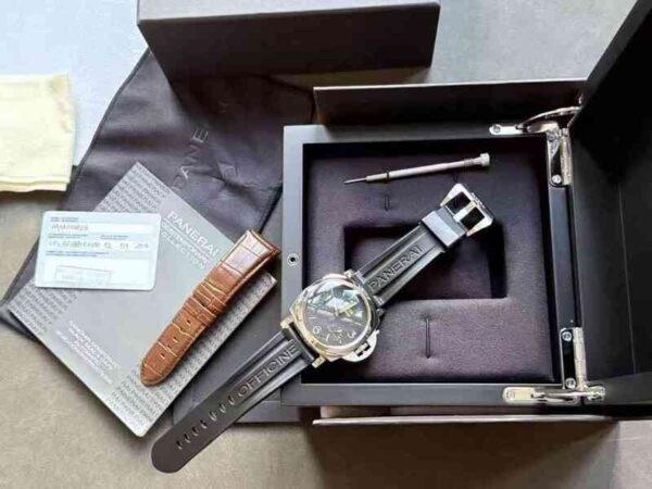 12132 - Panerai - PAM00423 - pre-owned conditions with MINOR signs of usage - Card & Box