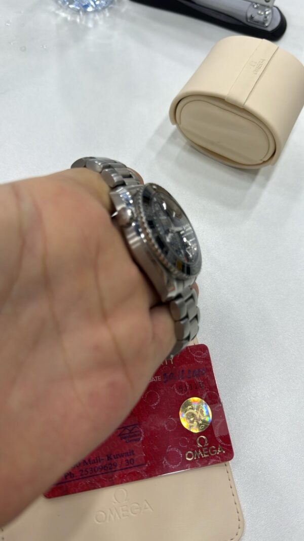 12065 - Omega - 215.30.44.21.01.001 - pre-owned conditions with MINOR signs of usage - Card & Box - Image 2