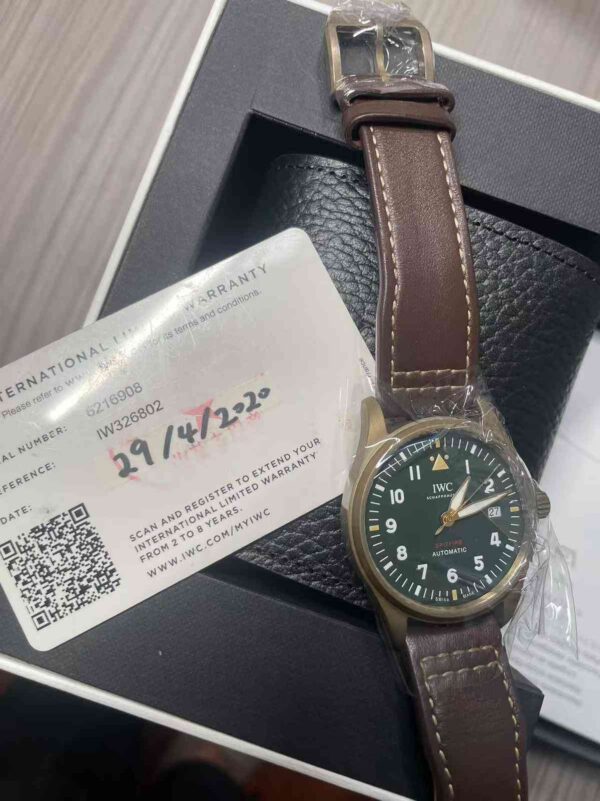 12029 - IWC - IW326802 - pre-owned conditions with MINOR signs of usage - Card & Box