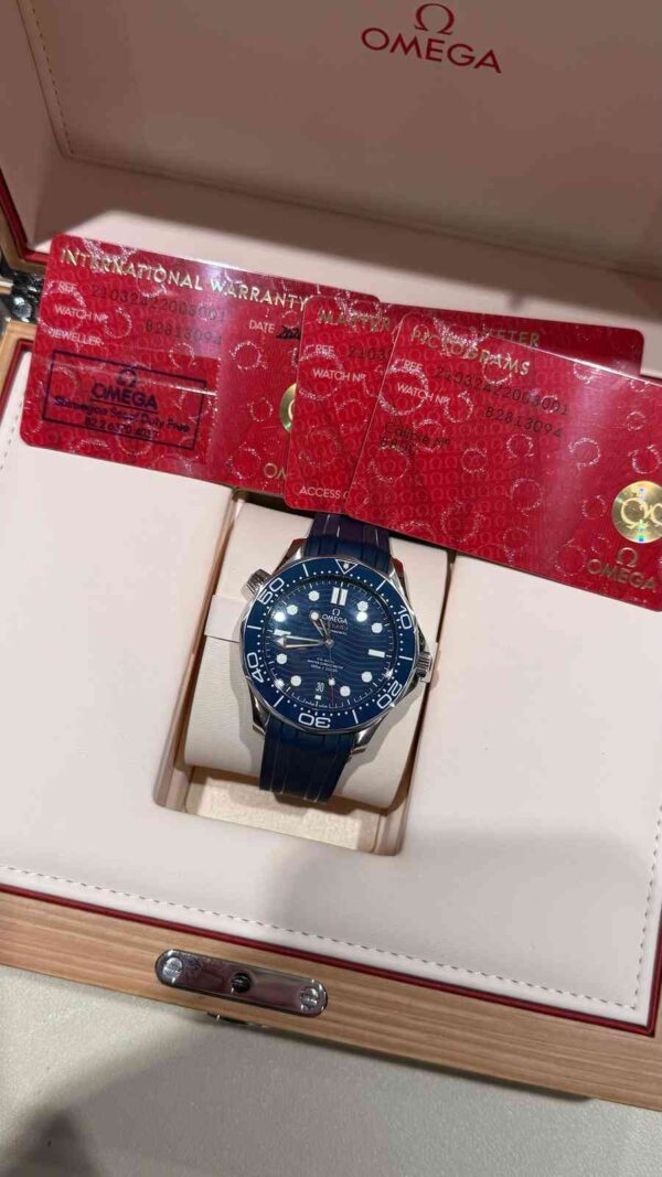 11714 - Omega - 210.32.42.20.03.001 - pre-owned conditions with MINOR signs of usage - Card & Box