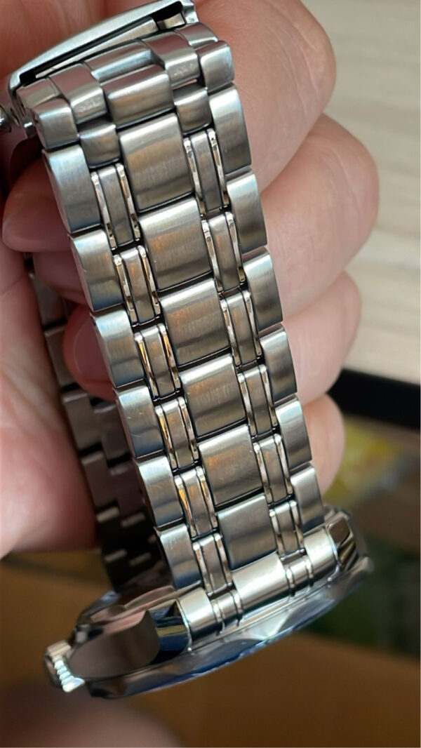 11711 - Omega - 210.30.42.20.06.001 - pre-owned conditions with MINOR signs of usage - Card & Box - Image 4