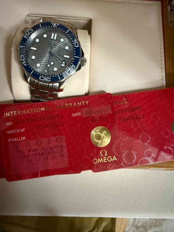 11711 - Omega - 210.30.42.20.06.001 - pre-owned conditions with MINOR signs of usage - Card & Box - Image 13