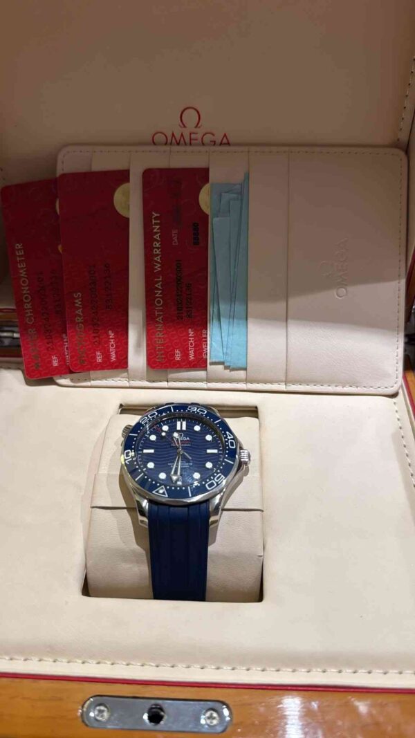 11705 - Omega - 210.32.42.20.03.001 - pre-owned conditions with MINOR signs of usage - Card & Box