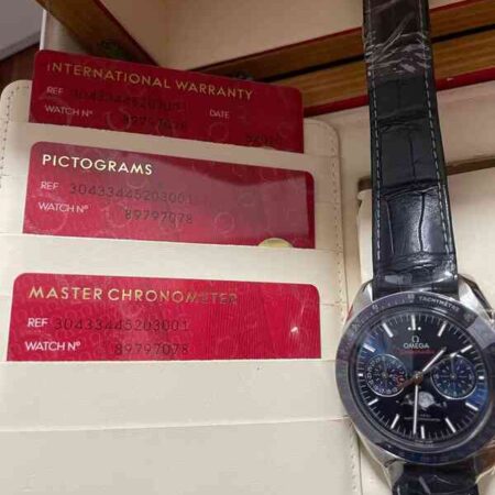 12201 - Omega - 304.33.44.52.03.001 - pre-owned conditions with MINOR signs of usage - Card & Box