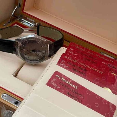 12194 - Omega - 130.33.41.22.06.001 - pre-owned conditions with MINOR signs of usage - Card & Box