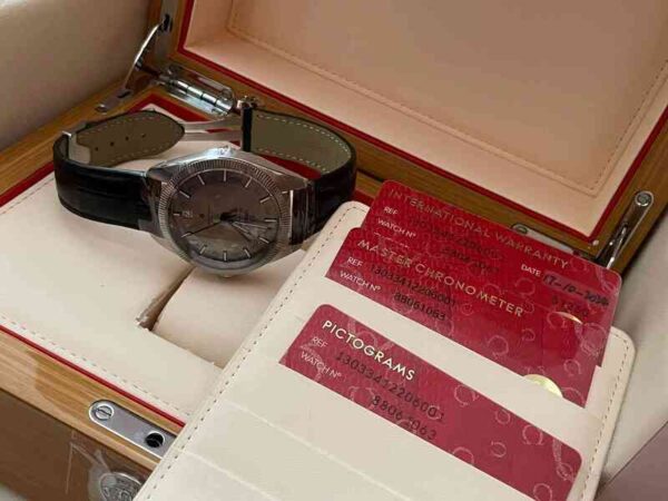 12194 - Omega - 130.33.41.22.06.001 - pre-owned conditions with MINOR signs of usage - Card & Box