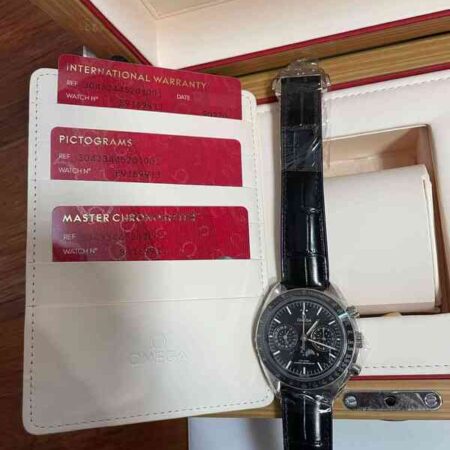 12192 - Omega - 304.33.44.52.01.001 - pre-owned conditions with MINOR signs of usage - Card & Box