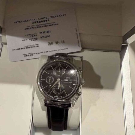 11875 - IWC - IW391002 - pre-owned conditions with MINOR signs of usage - Card & Box
