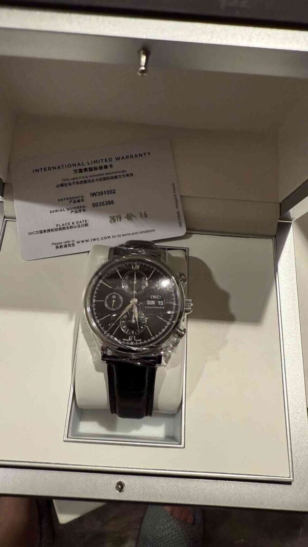 11875 - IWC - IW391002 - pre-owned conditions with MINOR signs of usage - Card & Box
