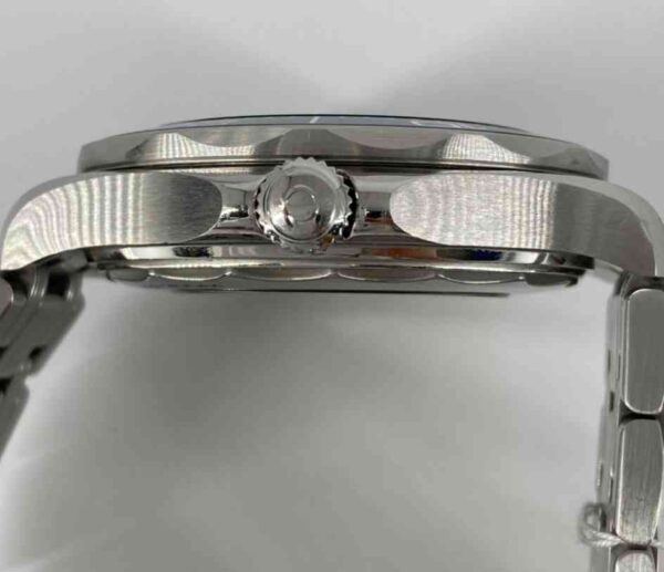 11677 - Omega - 210.30.42.20.03.001 - pre-owned conditions with MINOR signs of usage - Watch Only - Image 4
