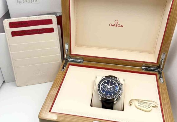 11652 - Omega - 321.33.44.52.01.001 - pre-owned conditions with MINOR signs of usage - Card & Box - Image 3