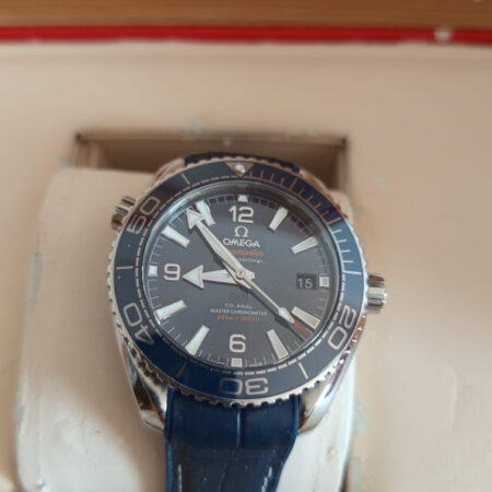 11597 - Omega - 215.33.40.20.03.001 - pre-owned conditions with MINOR signs of usage - Card & Box