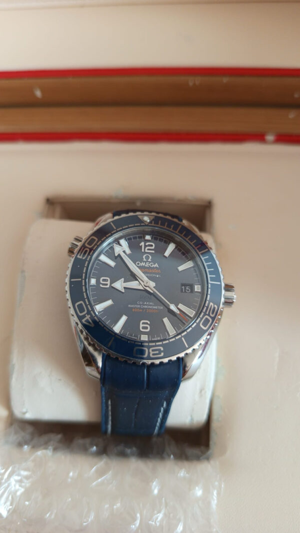 11597 - Omega - 215.33.40.20.03.001 - pre-owned conditions with MINOR signs of usage - Card & Box