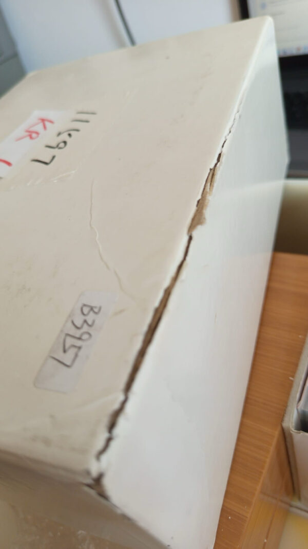 11597 - Omega - 215.33.40.20.03.001 - pre-owned conditions with MINOR signs of usage - Card & Box - Image 7