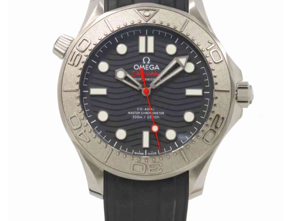 11576 - Omega - 210.32.42.20.01.002 - pre-owned conditions with MINOR signs of usage - With Card