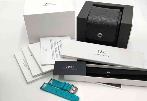 11563 - IWC - IW326901 (Extra strap) - pre-owned conditions with MINOR signs of usage - Card & Box - Image 5