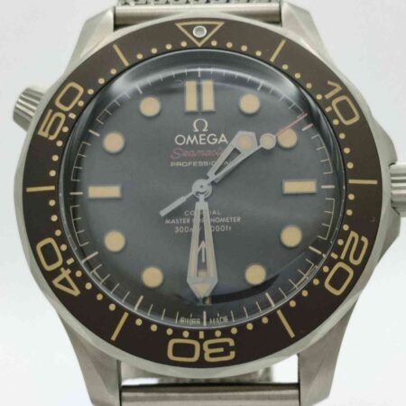 11562 - Omega - 210.90.42.20.01.001 - pre-owned conditions with MINOR signs of usage - With Card