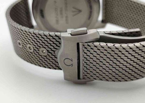 11562 - Omega - 210.90.42.20.01.001 - pre-owned conditions with MINOR signs of usage - With Card - Image 3