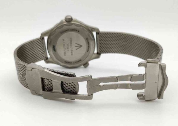 11562 - Omega - 210.90.42.20.01.001 - pre-owned conditions with MINOR signs of usage - With Card - Image 4