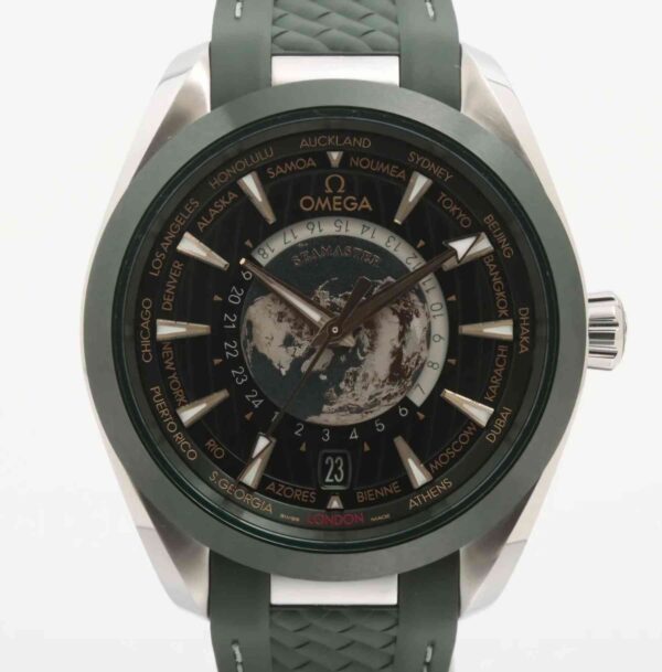 11556 - Omega - 220.32.43.22.10.001 - pre-owned conditions with MINOR signs of usage - Card & Box