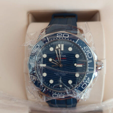 11523 - Omega - 210.32.42.20.03.001 - pre-owned conditions with MINOR signs of usage - Card & Box