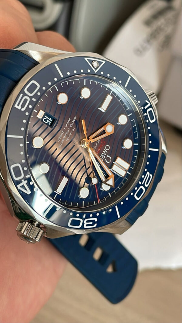 11523 - Omega - 210.32.42.20.03.001 - pre-owned conditions with MINOR signs of usage - Card & Box - Image 3