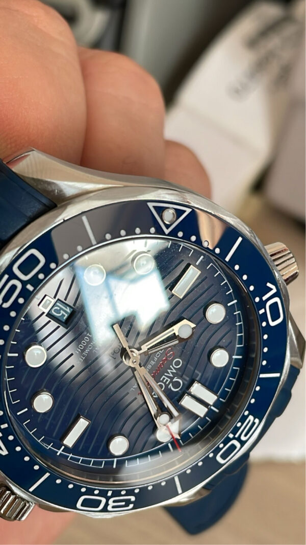 11523 - Omega - 210.32.42.20.03.001 - pre-owned conditions with MINOR signs of usage - Card & Box - Image 5