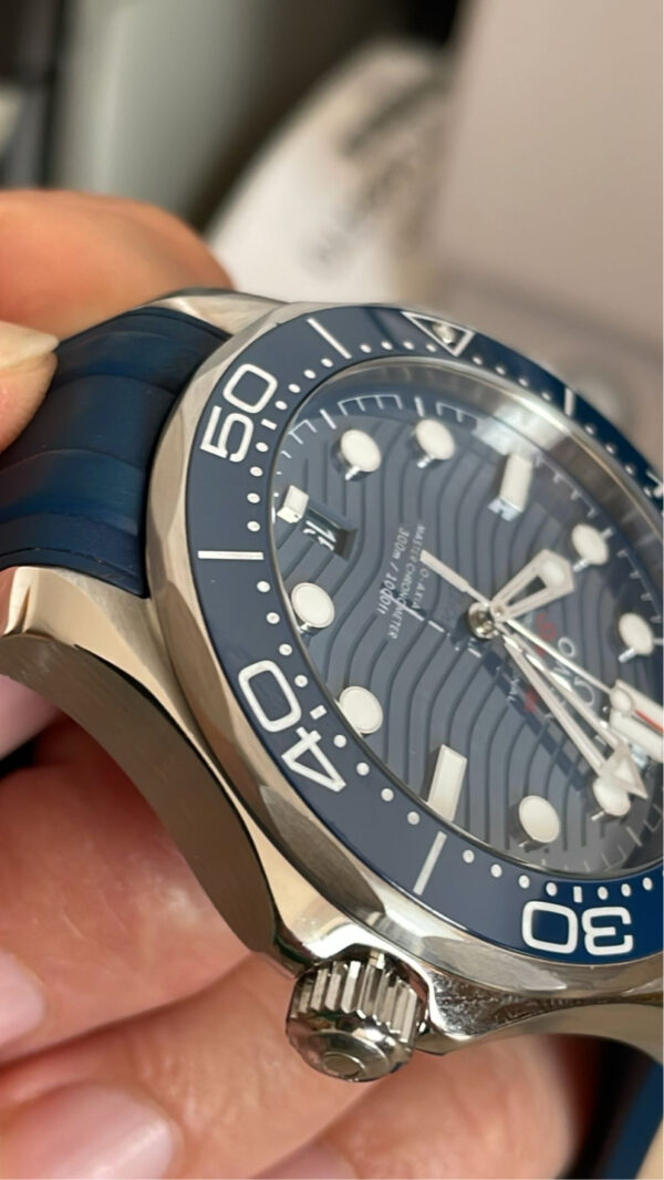 11523 - Omega - 210.32.42.20.03.001 - pre-owned conditions with MINOR signs of usage - Card & Box - Image 6