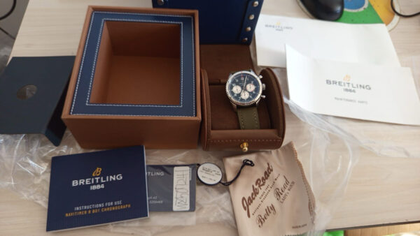 11495 - Breitling - AB0119 (Green) - pre-owned conditions with MINOR signs of usage - Card & Box - Image 6