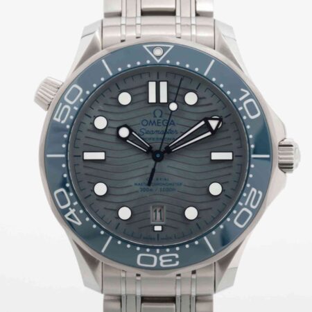 11486 - Omega - 210.30.42.20.06.001 - pre-owned conditions with MINOR signs of usage - Card & Box