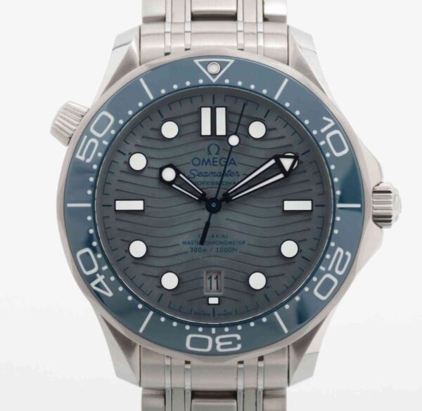 11486 - Omega - 210.30.42.20.06.001 - pre-owned conditions with MINOR signs of usage - Card & Box