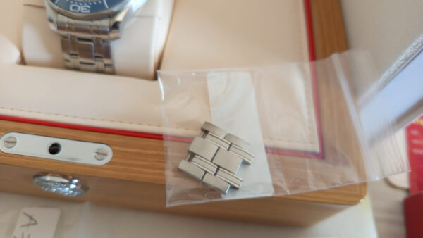 11486 - Omega - 210.30.42.20.06.001 - pre-owned conditions with MINOR signs of usage - Card & Box - Image 8
