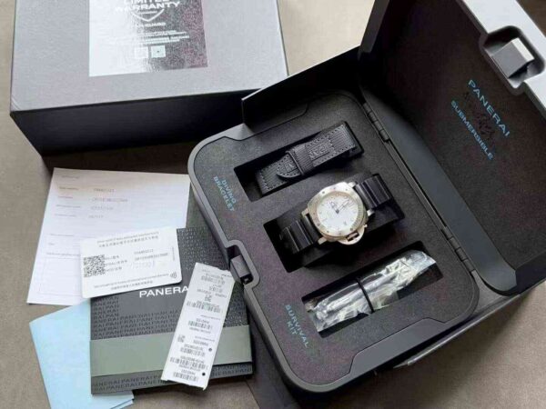 11472 - Panerai PAM01223 - pre-owned conditions with MINOR signs of usage - Card & Box
